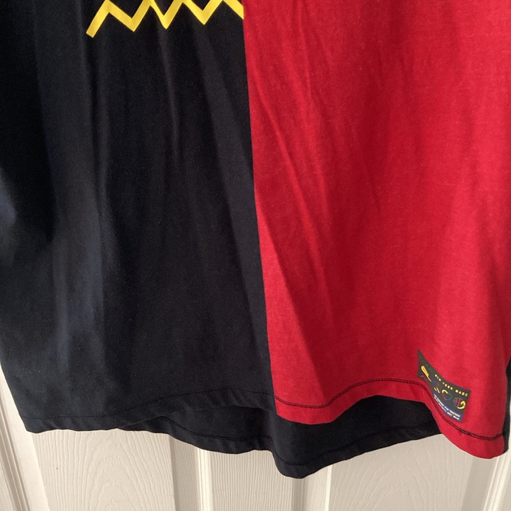 NIKE Hooded T Shirt The Nike Tee Size M Black Blue Yellow Red White Green - Picture 5 of 12